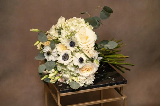 TIMELESS GARDEN BOUQUET - Black Petals