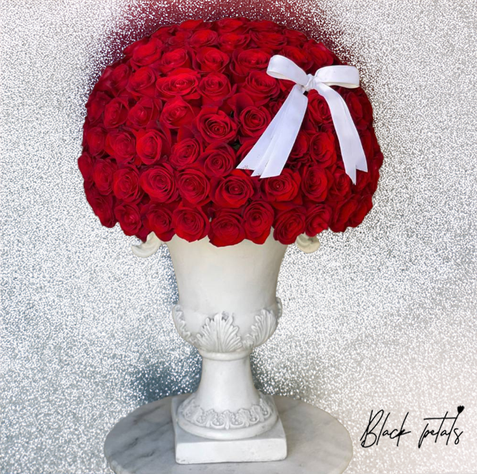 200 Signature Dome Shape Red Roses