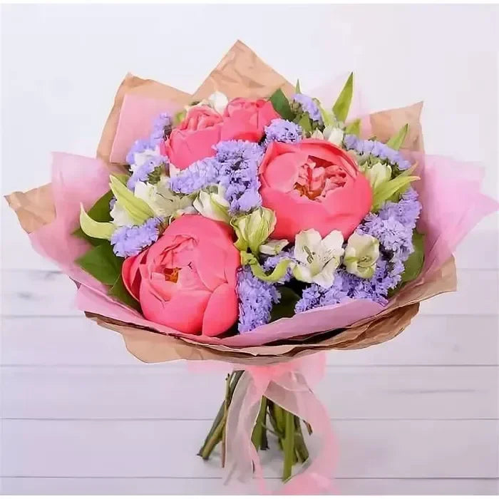 Bouquet of peonies and statice - Black Petals