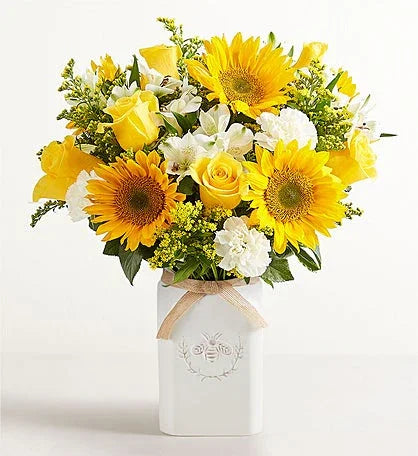 June birthday flowers: Roses and honeysuckle, the perfect blooms to celebrate a June birthday, symbolizing love, devotion, and lasting beauty.