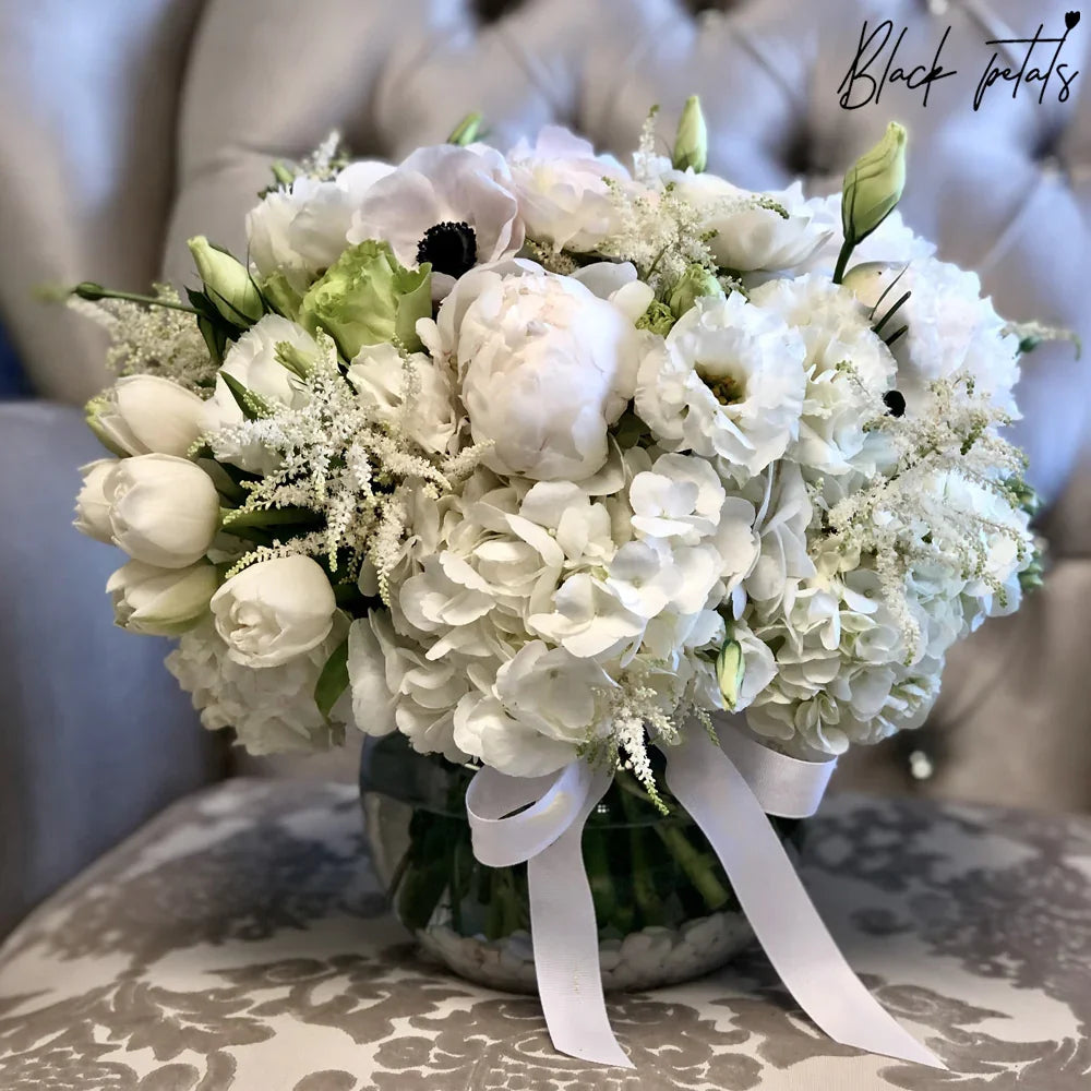 Creamy Fleur Bouquet - Black Petals