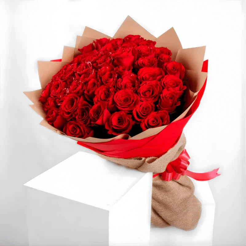 Red & White Rose Bouquet (50 Red & 50 White) - Black Petals